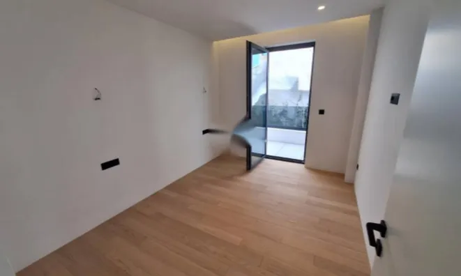 Недвижимость Четырехкомнатная квартира в центре: 16