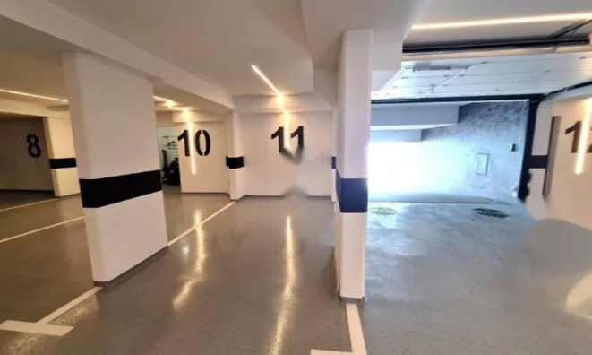 Недвижимость Четырехкомнатная квартира в центре: 23