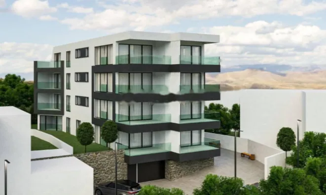 Недвижимость Трехкомнатная квартира Центр: 3