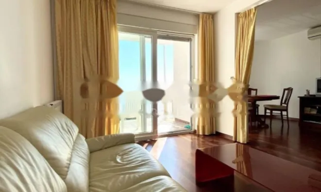 Недвижимость Трехкомнатная квартира, центр: 1