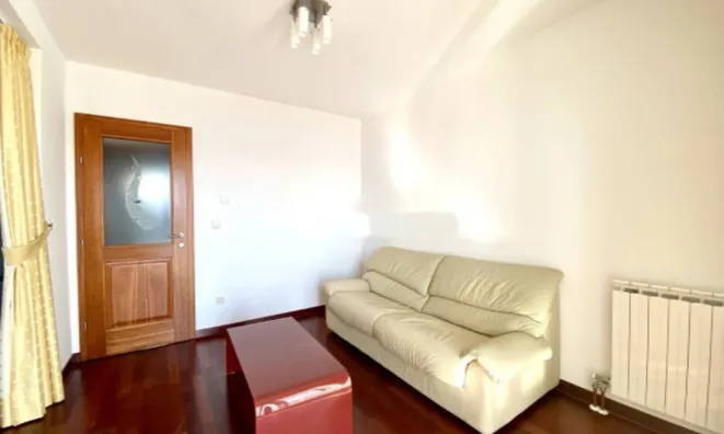 Недвижимость Трехкомнатная квартира, центр: 3