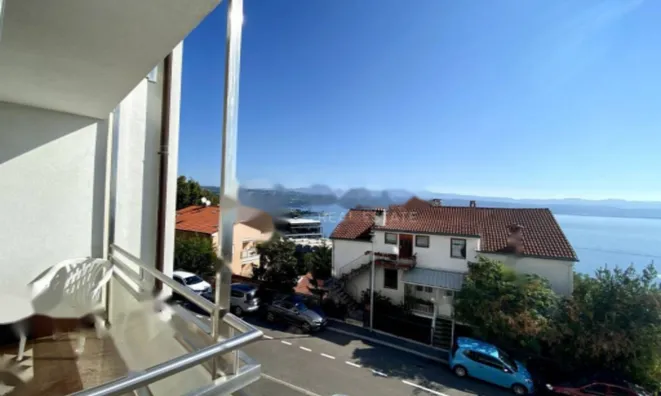 Недвижимость Трехкомнатная квартира, центр: 6