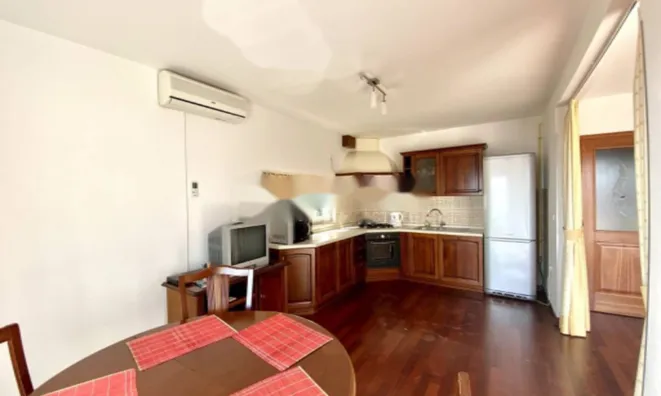 Недвижимость Трехкомнатная квартира, центр: 7