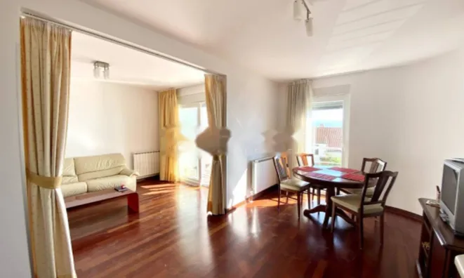 Недвижимость Трехкомнатная квартира, центр: 9