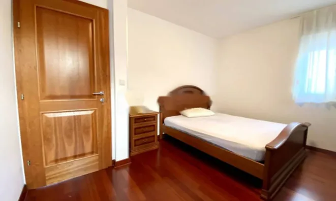 Недвижимость Трехкомнатная квартира, центр: 10