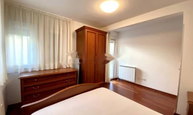 Недвижимость Трехкомнатная квартира, центр: 11