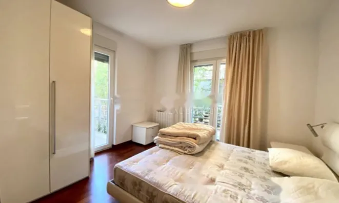 Недвижимость Трехкомнатная квартира, центр: 13