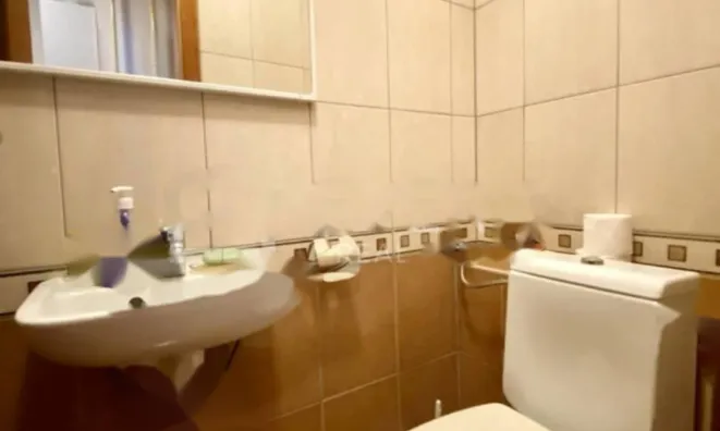 Недвижимость Трехкомнатная квартира, центр: 16