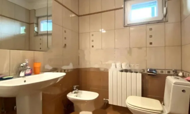 Недвижимость Трехкомнатная квартира, центр: 17