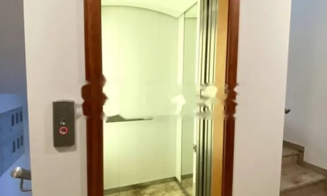 Недвижимость Трехкомнатная квартира, центр: 19