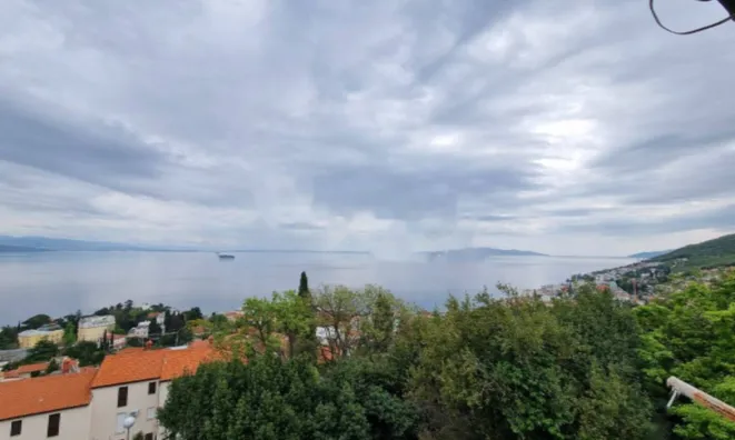 Недвижимость Трехкомнатная квартира в центре: 3