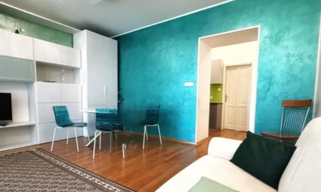 Недвижимость Двухкомнатная квартира Центр: 3