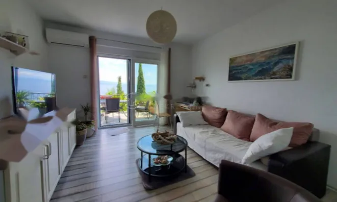 Недвижимость Двухкомнатная квартира в центре: 2