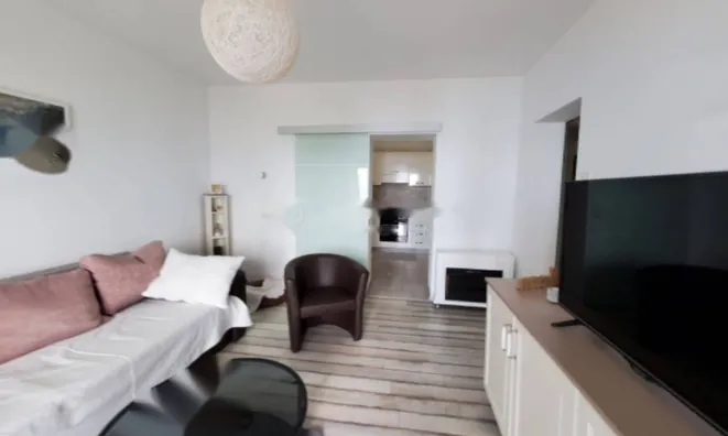 Недвижимость Двухкомнатная квартира в центре: 4