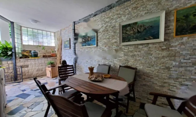 Недвижимость Двухкомнатная квартира в центре: 8