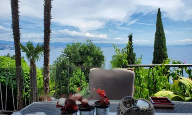 Недвижимость Двухкомнатная квартира в центре: 9