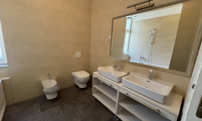 Недвижимость Четырехкомнатная квартира Центр: 8