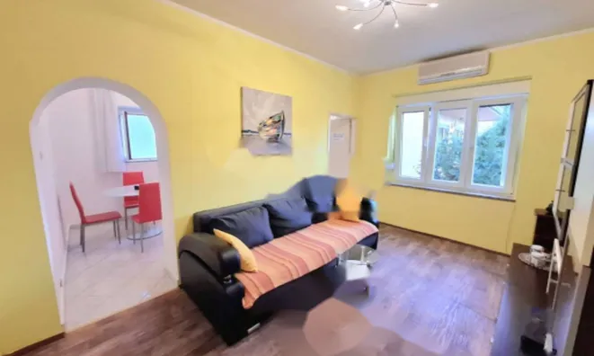 Недвижимость Двухкомнатная квартира в Центре: 1