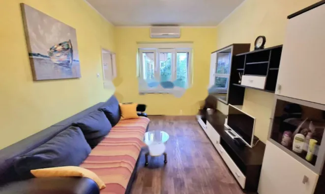 Недвижимость Двухкомнатная квартира в Центре: 4