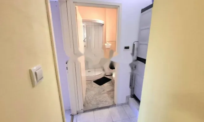 Недвижимость Двухкомнатная квартира в Центре: 10