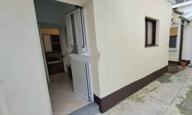 Недвижимость Двухкомнатная квартира в Центре: 20