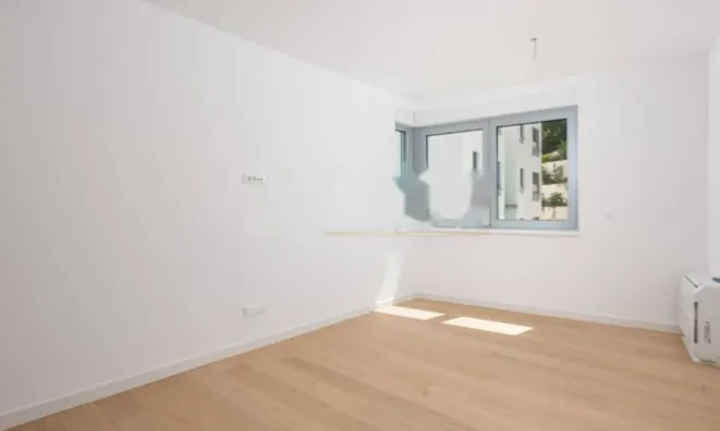 Недвижимость Трехкомнатная квартира Центр: 8