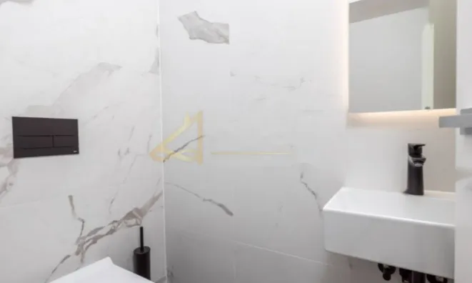 Недвижимость Трехкомнатная квартира Центр: 19