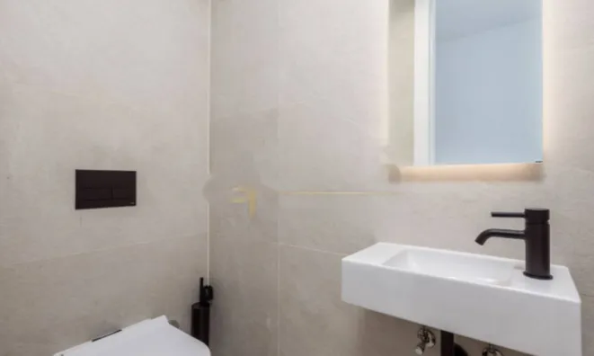 Недвижимость Трёхкомнатная квартира в центре: 13