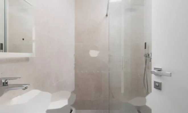 Недвижимость Трехкомнатная квартира Центр: 24