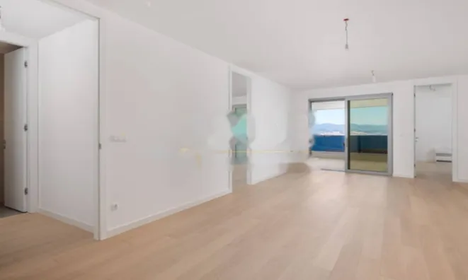 Недвижимость Трехкомнатная квартира Центр: 4