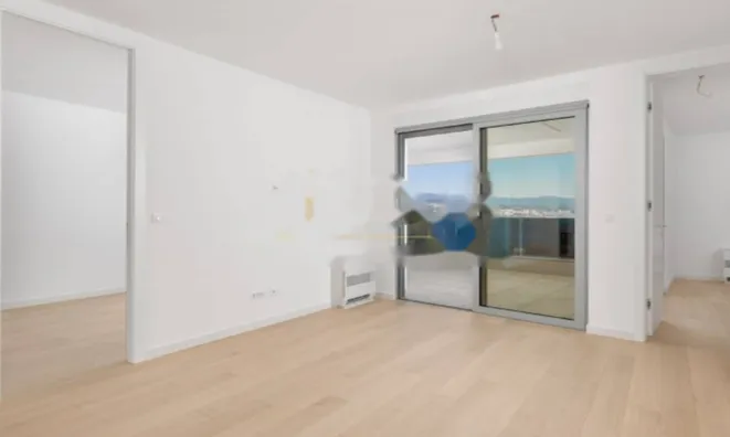 Недвижимость Трехкомнатная квартира Центр: 5