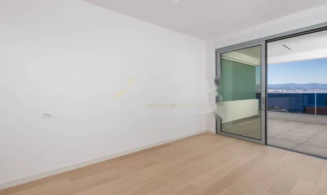 Недвижимость Трехкомнатная квартира Центр: 6