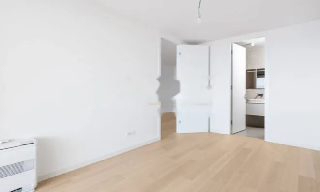 Недвижимость Трехкомнатная квартира Центр: 8