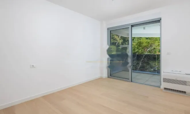 Недвижимость Трёхкомнатная квартира в центре: 10