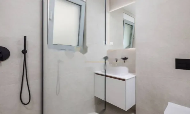 Недвижимость Трёхкомнатная квартира в центре: 20