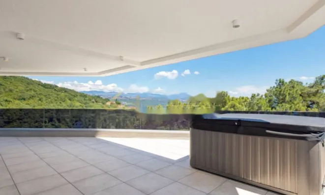 Недвижимость Четырехкомнатная квартира в центре Опатии: 1