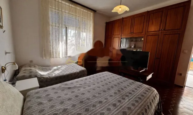 Недвижимость Двухкомнатная квартира в центре: 8