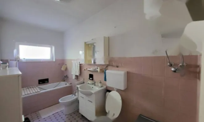 Недвижимость Многоквартирный дом Волоско: 4