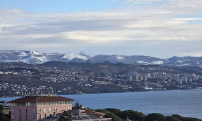 Недвижимость Трёхкомнатная квартира в центре Опатии: 3