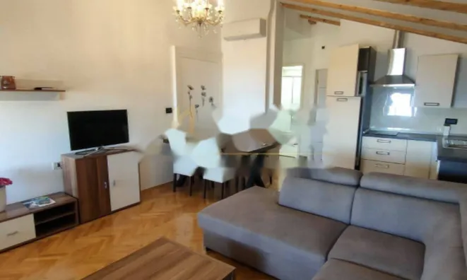 Недвижимость Трехкомнатная квартира Центр: 5