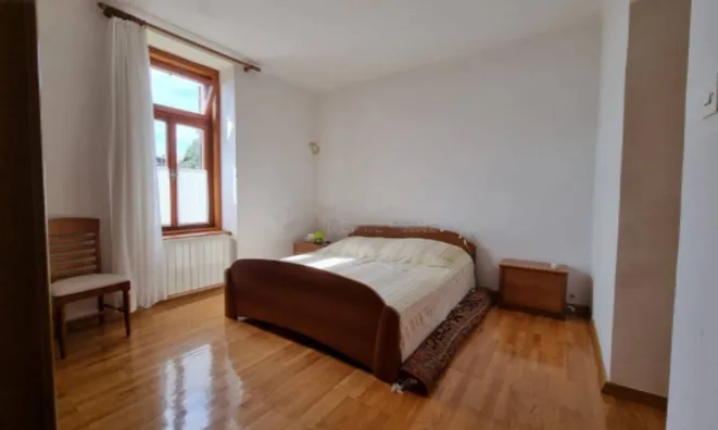 Недвижимость Трёхкомнатная квартира Центр: 5