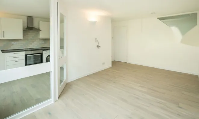 Недвижимость Upper Whistler Walk, Blantyre Street: 18