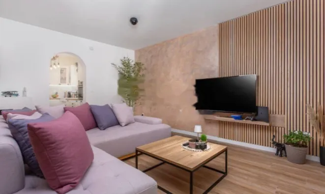 Недвижимость Многоквартирный дом Вепринац: 5