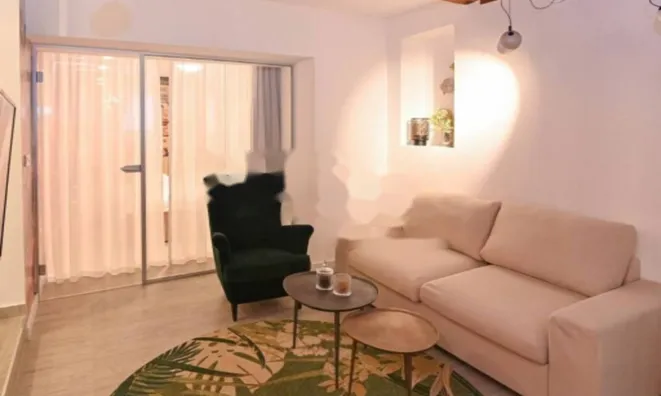 Недвижимость Четырехкомнатная квартира Центр: 12