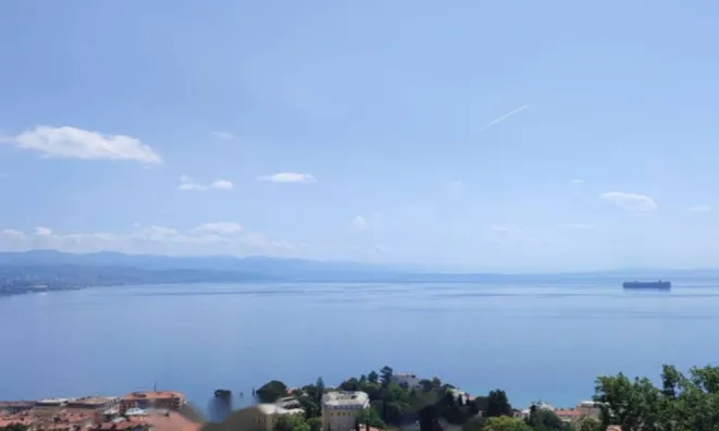 Недвижимость Трехкомнатная квартира в центре: 1