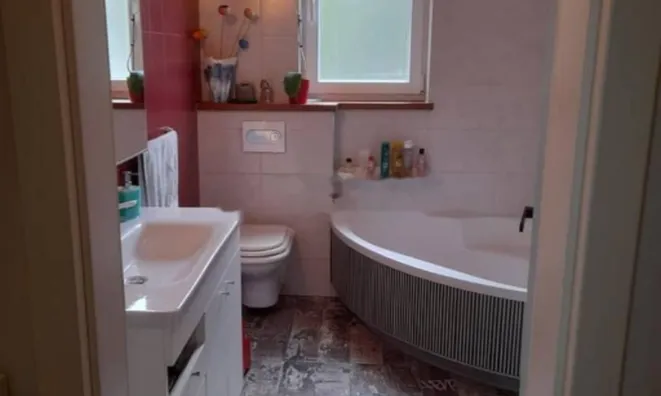 Недвижимость Трехкомнатная квартира в центре: 6