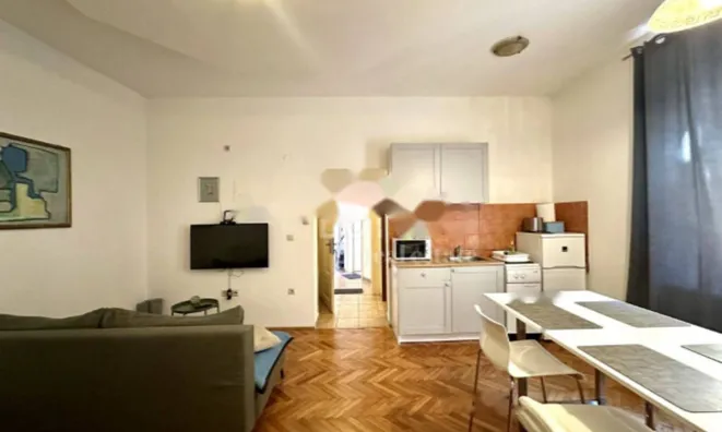 Недвижимость Четырехкомнатная квартира Центр: 3