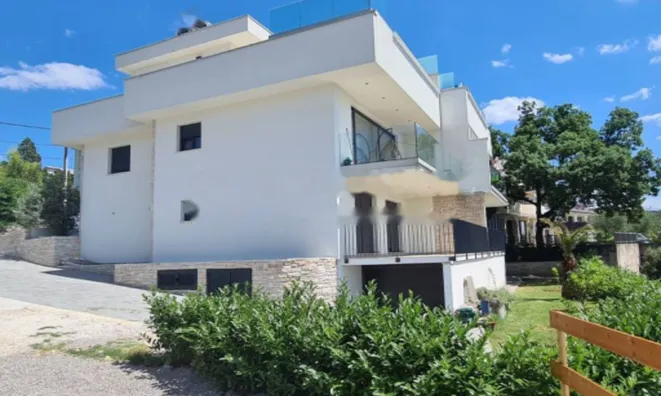 Недвижимость Многоквартирный дом в Побри: 6