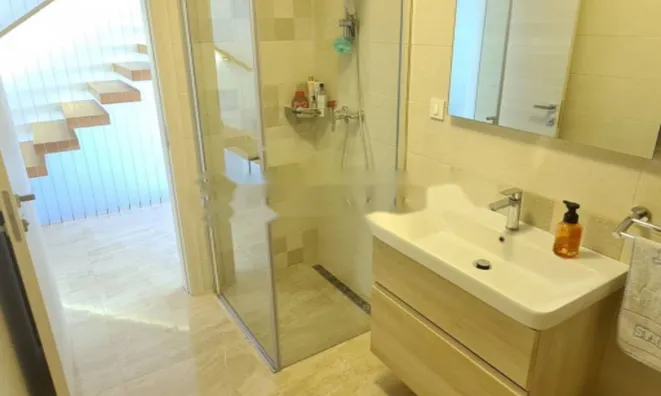 Недвижимость Многоквартирный дом в Побри: 17