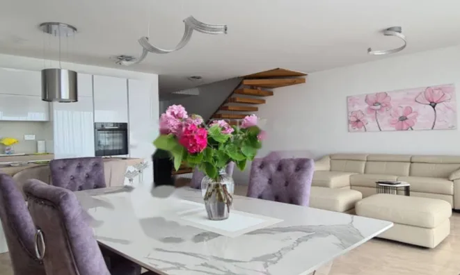 Недвижимость Многоквартирный дом в Побри: 25